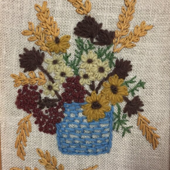 Vintage Crewel Embroidery Picture Wildflower Bouquet Framed - Picture 3 of 7